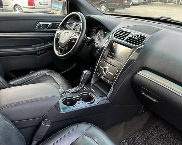 Білий Форд Експлорер, об'ємом двигуна 3.5 л та пробігом 139 тис. км за 17500 $, фото 11 на Automoto.ua