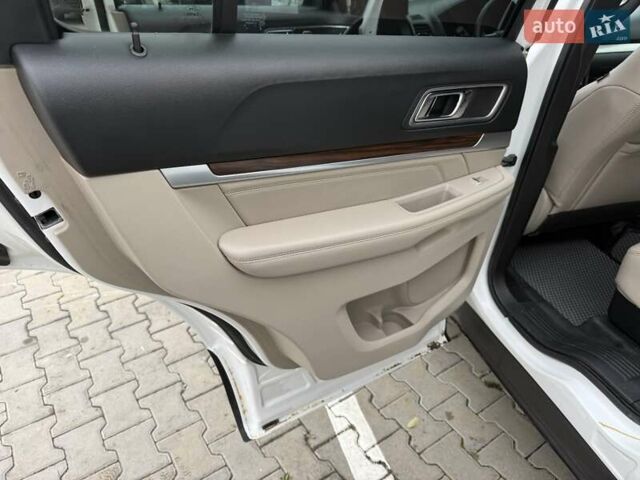 Білий Форд Експлорер, об'ємом двигуна 3.5 л та пробігом 195 тис. км за 12900 $, фото 19 на Automoto.ua