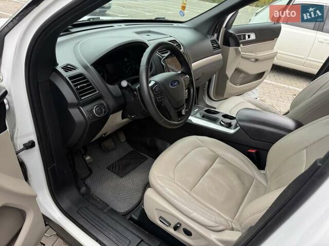Білий Форд Експлорер, об'ємом двигуна 3.5 л та пробігом 195 тис. км за 12900 $, фото 30 на Automoto.ua