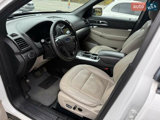 Білий Форд Експлорер, об'ємом двигуна 3.5 л та пробігом 195 тис. км за 12900 $, фото 18 на Automoto.ua
