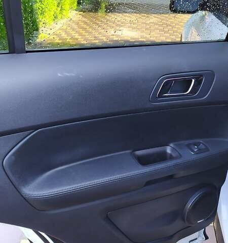 Білий Форд Експлорер, об'ємом двигуна 3.7 л та пробігом 160 тис. км за 17000 $, фото 15 на Automoto.ua