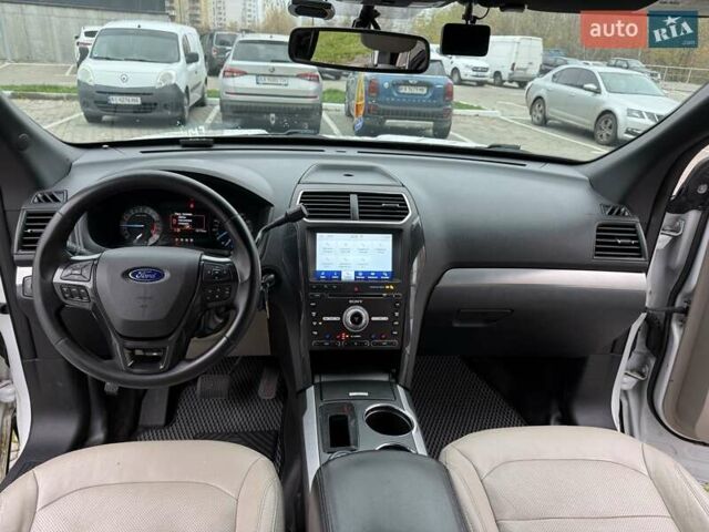 Білий Форд Експлорер, об'ємом двигуна 3.5 л та пробігом 195 тис. км за 12900 $, фото 37 на Automoto.ua