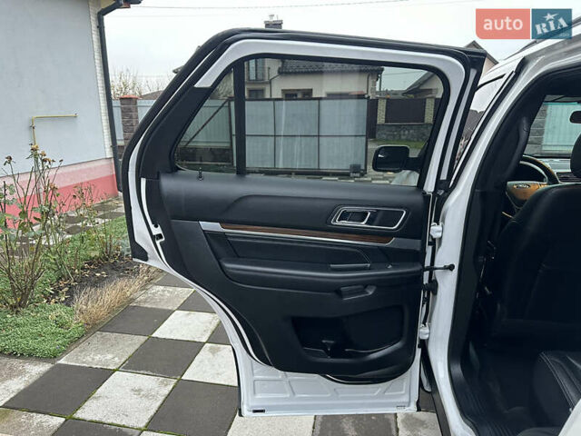 Білий Форд Експлорер, об'ємом двигуна 2.3 л та пробігом 148 тис. км за 16000 $, фото 30 на Automoto.ua