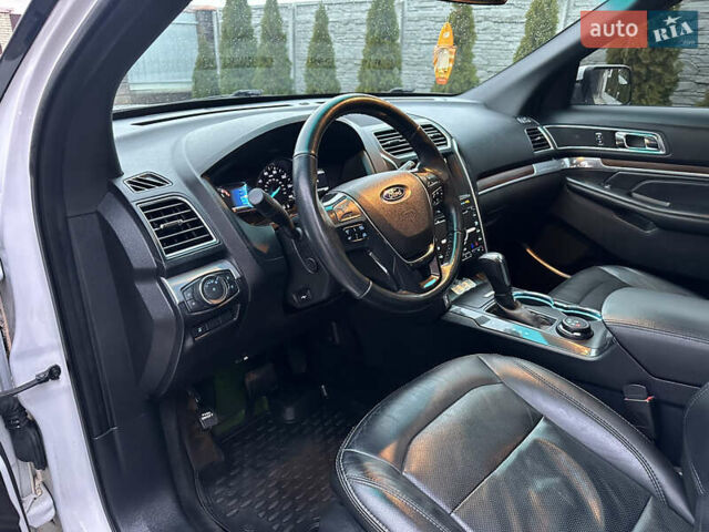 Білий Форд Експлорер, об'ємом двигуна 2.3 л та пробігом 148 тис. км за 16000 $, фото 66 на Automoto.ua
