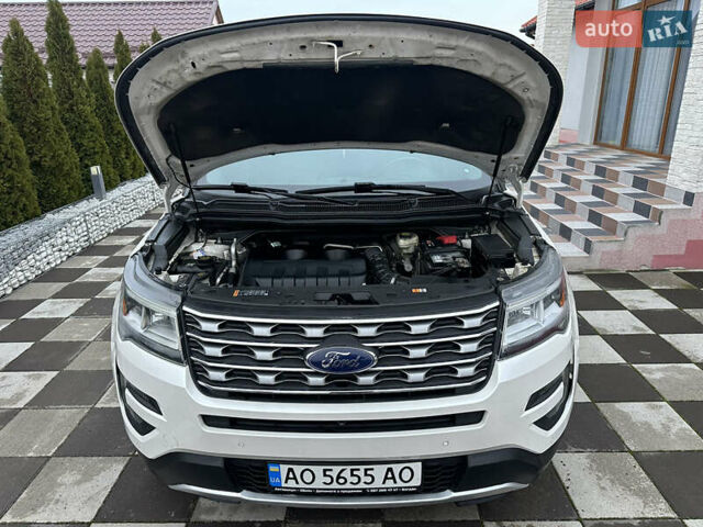 Білий Форд Експлорер, об'ємом двигуна 2.3 л та пробігом 148 тис. км за 16000 $, фото 82 на Automoto.ua