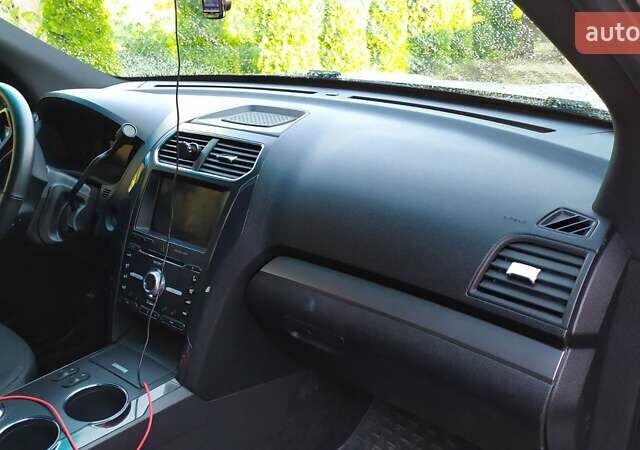 Білий Форд Експлорер, об'ємом двигуна 3.7 л та пробігом 160 тис. км за 17000 $, фото 13 на Automoto.ua