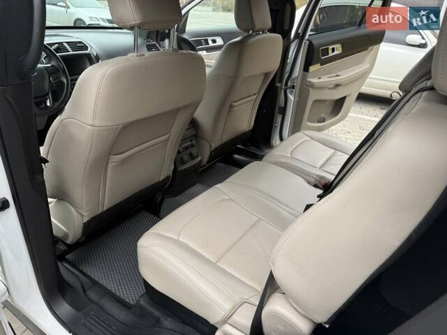 Білий Форд Експлорер, об'ємом двигуна 3.5 л та пробігом 195 тис. км за 12900 $, фото 28 на Automoto.ua