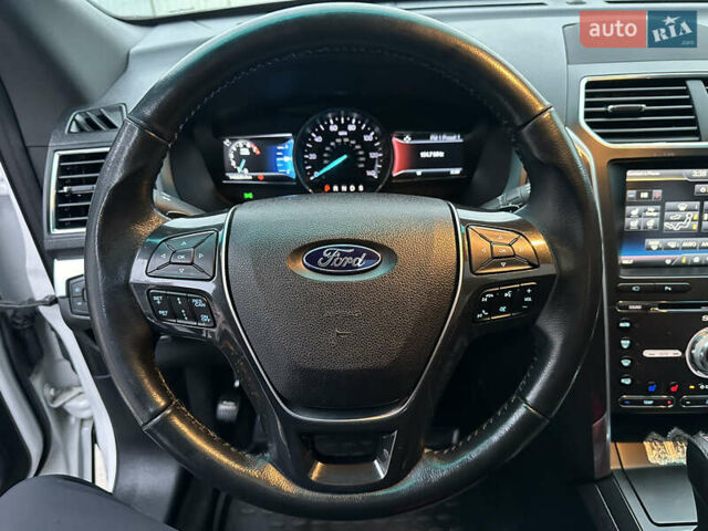 Білий Форд Експлорер, об'ємом двигуна 2.3 л та пробігом 148 тис. км за 16000 $, фото 75 на Automoto.ua