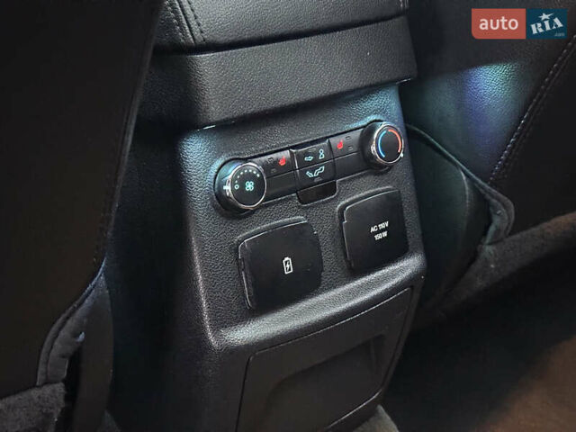 Білий Форд Експлорер, об'ємом двигуна 2.3 л та пробігом 148 тис. км за 16000 $, фото 38 на Automoto.ua