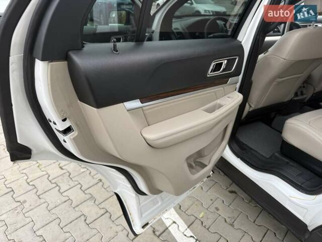 Білий Форд Експлорер, об'ємом двигуна 3.5 л та пробігом 195 тис. км за 12900 $, фото 29 на Automoto.ua