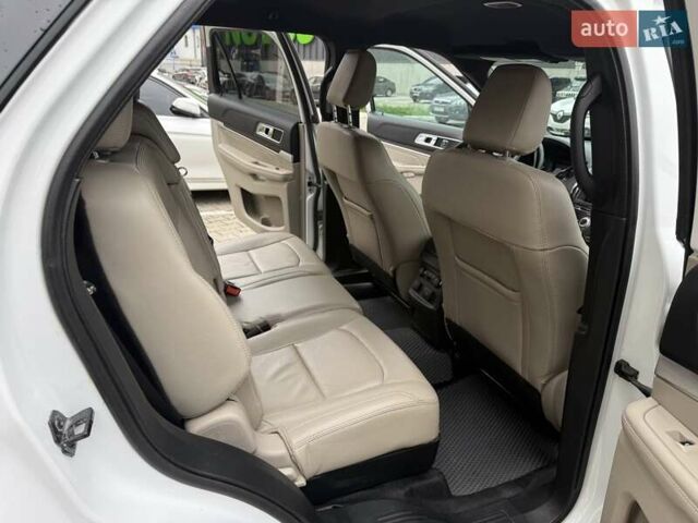 Білий Форд Експлорер, об'ємом двигуна 3.5 л та пробігом 195 тис. км за 12900 $, фото 32 на Automoto.ua