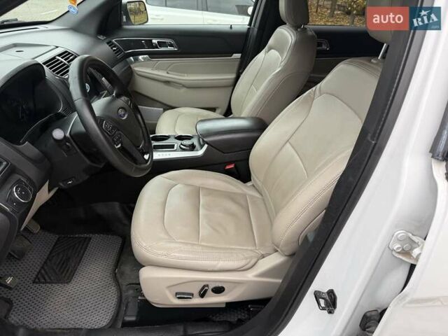 Білий Форд Експлорер, об'ємом двигуна 3.5 л та пробігом 195 тис. км за 12900 $, фото 21 на Automoto.ua