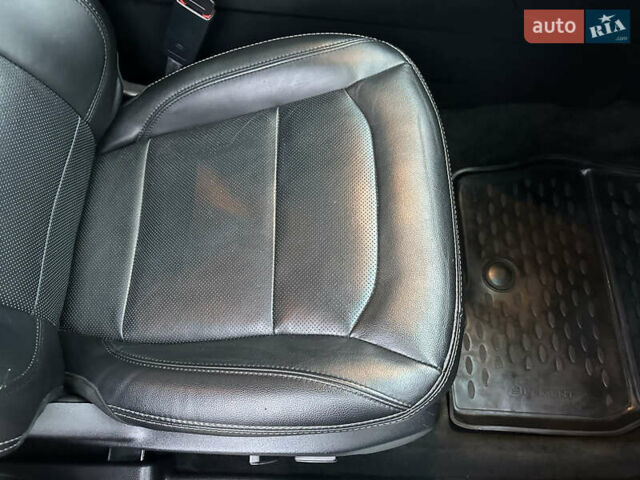 Білий Форд Експлорер, об'ємом двигуна 2.3 л та пробігом 148 тис. км за 16000 $, фото 62 на Automoto.ua