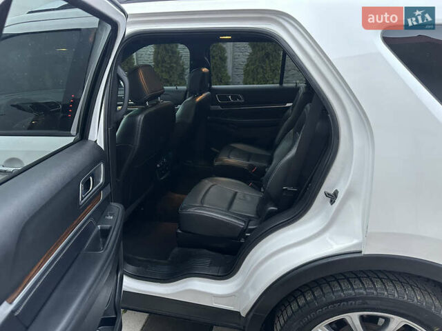 Білий Форд Експлорер, об'ємом двигуна 2.3 л та пробігом 148 тис. км за 16000 $, фото 32 на Automoto.ua