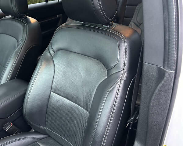 Білий Форд Експлорер, об'ємом двигуна 2.3 л та пробігом 148 тис. км за 16000 $, фото 28 на Automoto.ua