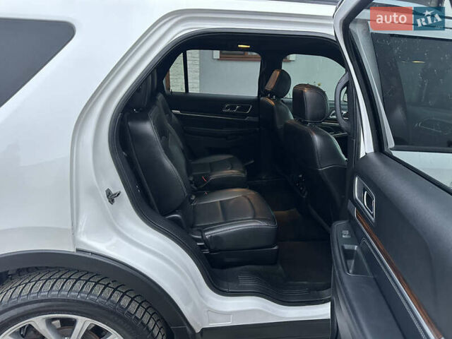 Білий Форд Експлорер, об'ємом двигуна 2.3 л та пробігом 148 тис. км за 16000 $, фото 51 на Automoto.ua