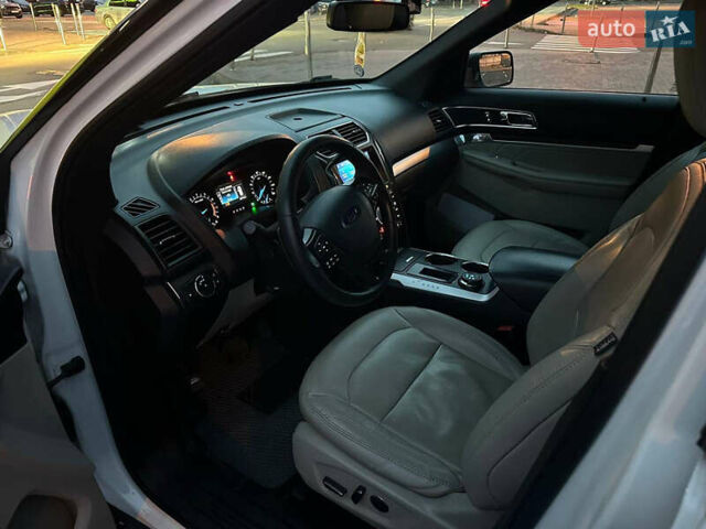 Білий Форд Експлорер, об'ємом двигуна 3.5 л та пробігом 192 тис. км за 14200 $, фото 8 на Automoto.ua