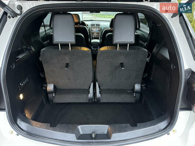 Білий Форд Експлорер, об'ємом двигуна 2.3 л та пробігом 148 тис. км за 16000 $, фото 40 на Automoto.ua