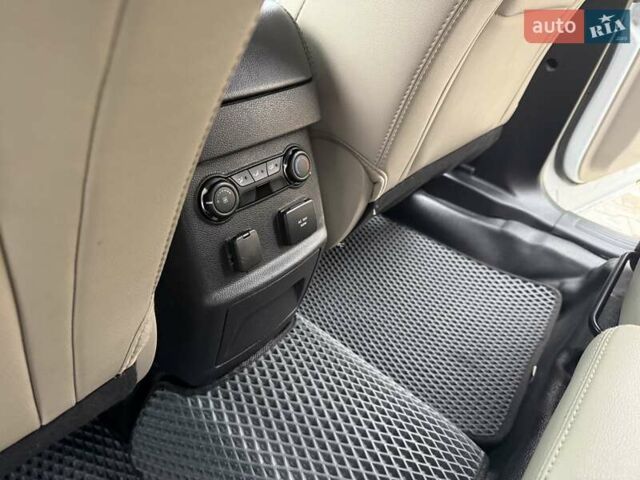 Білий Форд Експлорер, об'ємом двигуна 3.5 л та пробігом 195 тис. км за 12900 $, фото 31 на Automoto.ua