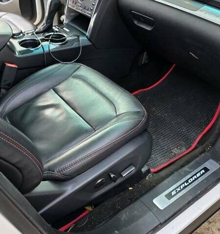 Белый Форд Эксплорер, объемом двигателя 3.5 л и пробегом 89 тыс. км за 25200 $, фото 21 на Automoto.ua