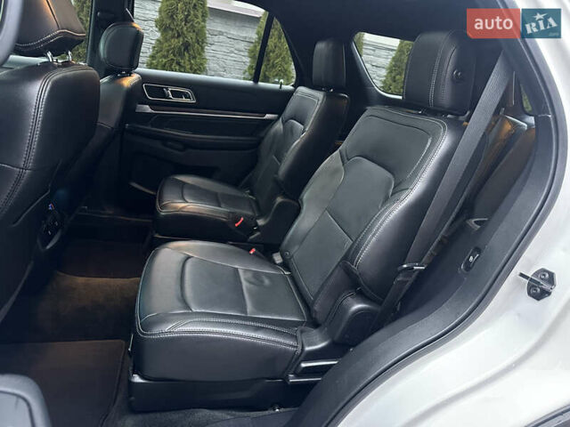 Білий Форд Експлорер, об'ємом двигуна 2.3 л та пробігом 148 тис. км за 16000 $, фото 33 на Automoto.ua