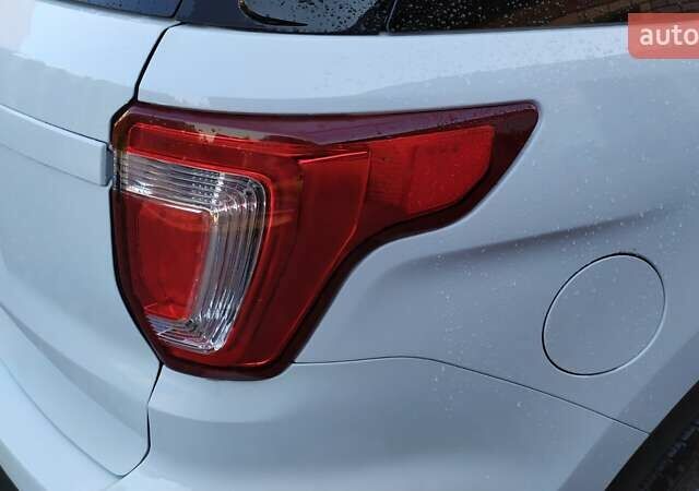 Білий Форд Експлорер, об'ємом двигуна 3.7 л та пробігом 160 тис. км за 17000 $, фото 10 на Automoto.ua