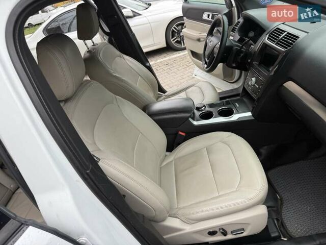 Білий Форд Експлорер, об'ємом двигуна 3.5 л та пробігом 195 тис. км за 12900 $, фото 36 на Automoto.ua