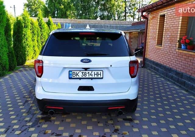 Білий Форд Експлорер, об'ємом двигуна 3.7 л та пробігом 160 тис. км за 17000 $, фото 3 на Automoto.ua