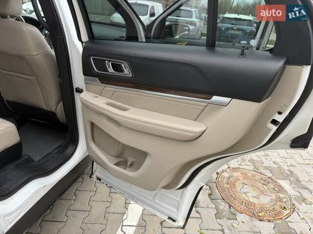 Білий Форд Експлорер, об'ємом двигуна 3.5 л та пробігом 195 тис. км за 12900 $, фото 33 на Automoto.ua