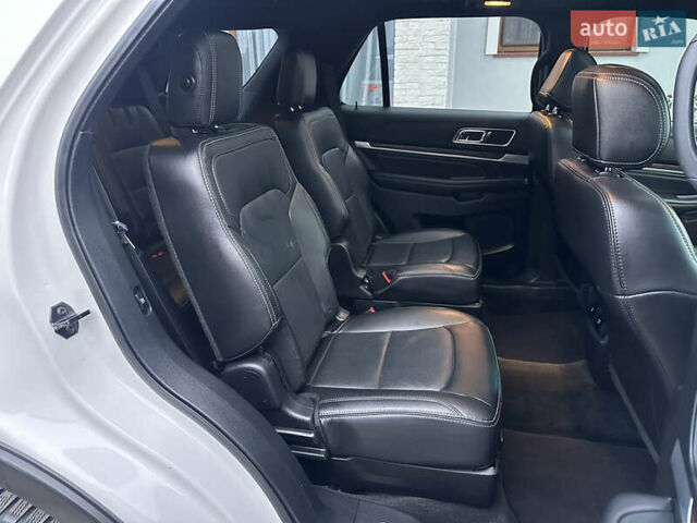 Білий Форд Експлорер, об'ємом двигуна 2.3 л та пробігом 148 тис. км за 16000 $, фото 52 на Automoto.ua