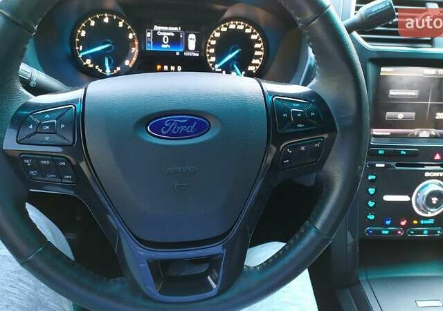 Білий Форд Експлорер, об'ємом двигуна 3.7 л та пробігом 160 тис. км за 17000 $, фото 6 на Automoto.ua