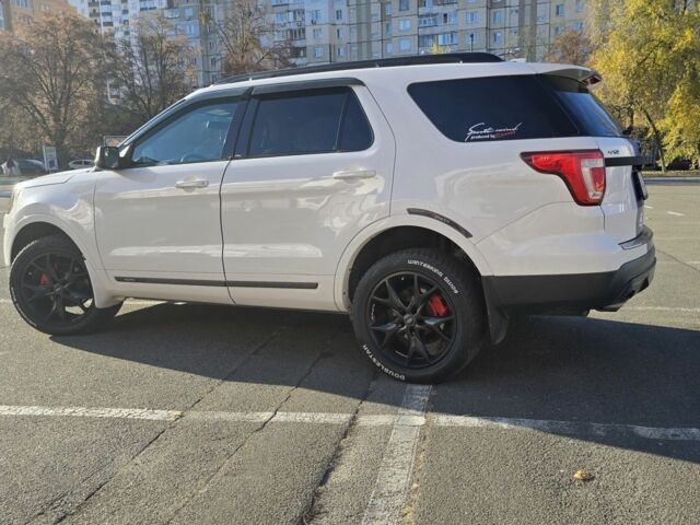 Білий Форд Експлорер, об'ємом двигуна 2.3 л та пробігом 417 тис. км за 15700 $, фото 14 на Automoto.ua