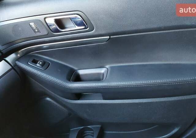 Білий Форд Експлорер, об'ємом двигуна 3.7 л та пробігом 160 тис. км за 17000 $, фото 5 на Automoto.ua