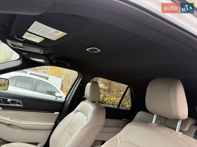 Білий Форд Експлорер, об'ємом двигуна 3.5 л та пробігом 195 тис. км за 12900 $, фото 24 на Automoto.ua