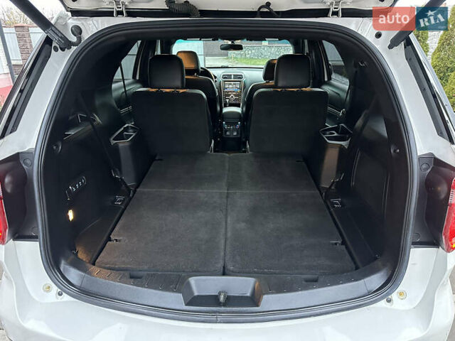 Білий Форд Експлорер, об'ємом двигуна 2.3 л та пробігом 148 тис. км за 16000 $, фото 44 на Automoto.ua