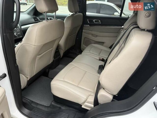 Білий Форд Експлорер, об'ємом двигуна 3.5 л та пробігом 195 тис. км за 12900 $, фото 22 на Automoto.ua