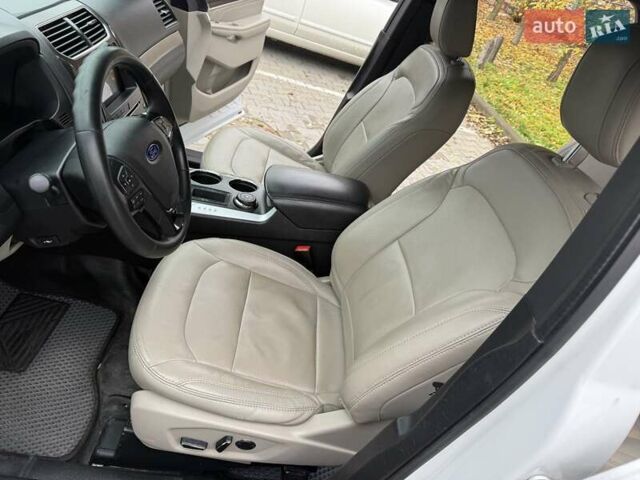 Білий Форд Експлорер, об'ємом двигуна 3.5 л та пробігом 195 тис. км за 12900 $, фото 27 на Automoto.ua