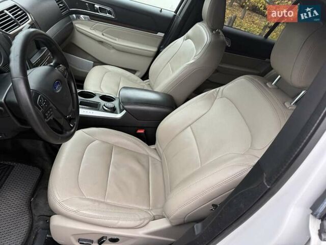 Білий Форд Експлорер, об'ємом двигуна 3.5 л та пробігом 195 тис. км за 12900 $, фото 20 на Automoto.ua