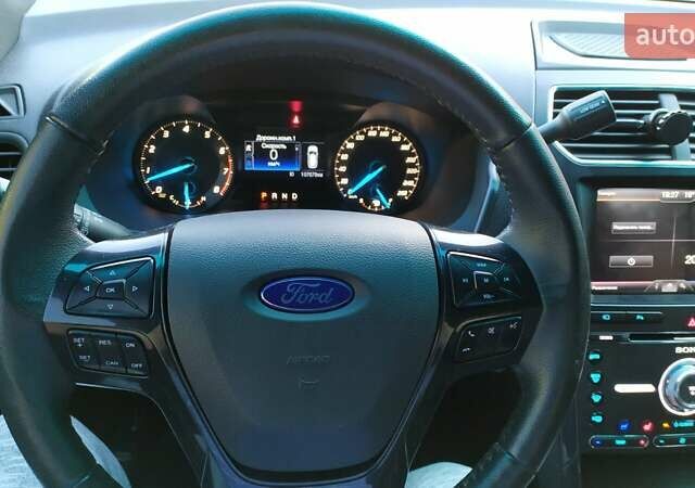 Білий Форд Експлорер, об'ємом двигуна 3.7 л та пробігом 160 тис. км за 17000 $, фото 4 на Automoto.ua