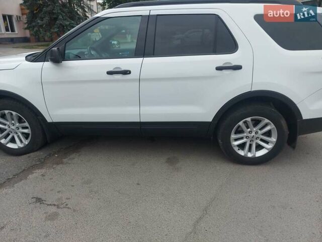 Білий Форд Експлорер, об'ємом двигуна 2.3 л та пробігом 161 тис. км за 17000 $, фото 2 на Automoto.ua