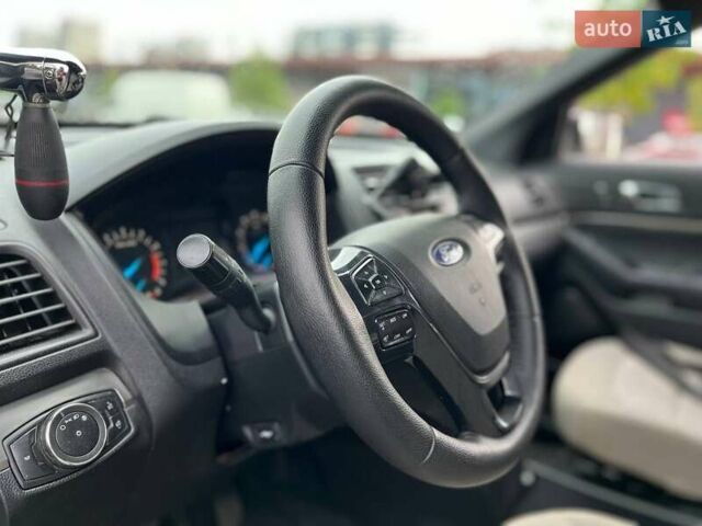 Белый Форд Эксплорер, объемом двигателя 3.73 л и пробегом 195 тыс. км за 13789 $, фото 9 на Automoto.ua