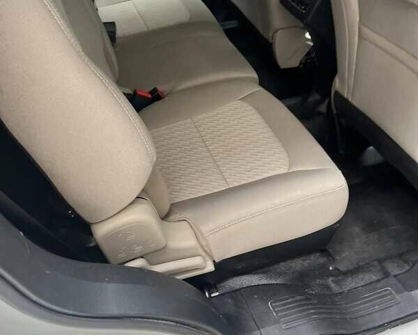 Белый Форд Эксплорер, объемом двигателя 3.73 л и пробегом 195 тыс. км за 13789 $, фото 13 на Automoto.ua