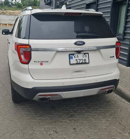 Белый Форд Эксплорер, объемом двигателя 3.5 л и пробегом 100 тыс. км за 24900 $, фото 1 на Automoto.ua