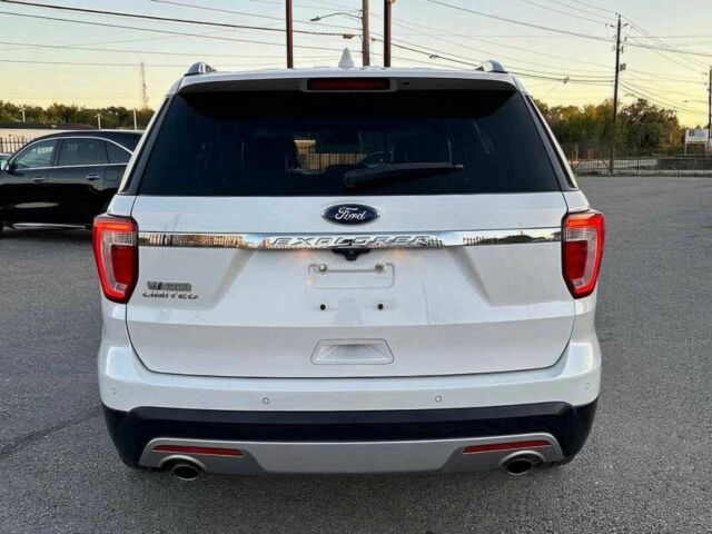 Белый Форд Эксплорер, объемом двигателя 3.5 л и пробегом 59 тыс. км за 9600 $, фото 4 на Automoto.ua