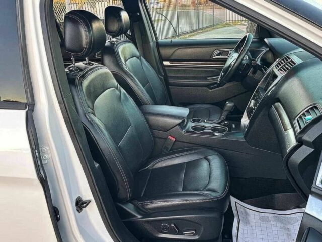 Белый Форд Эксплорер, объемом двигателя 3.5 л и пробегом 59 тыс. км за 9600 $, фото 7 на Automoto.ua