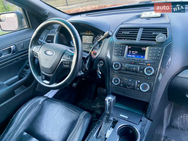 Белый Форд Эксплорер, объемом двигателя 3.5 л и пробегом 201 тыс. км за 14800 $, фото 6 на Automoto.ua