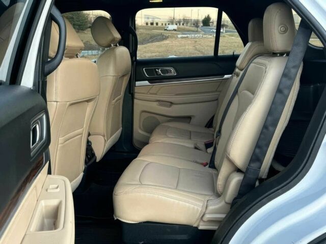 Белый Форд Эксплорер, объемом двигателя 3.5 л и пробегом 58 тыс. км за 8000 $, фото 8 на Automoto.ua