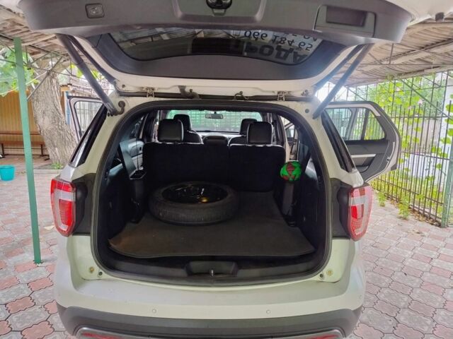 Форд Эксплорер 2017 в Лозовой на Automoto.ua Белый Форд Эксплорер, объемом двигателя 3.5 л и пробегом 128 тыс. км за 23000 $, фото 2 на Automoto.ua