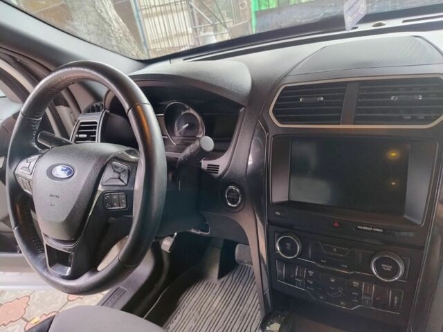 Форд Эксплорер 2017 в Лозовой на Automoto.ua Белый Форд Эксплорер, объемом двигателя 3.5 л и пробегом 128 тыс. км за 23000 $, фото 3 на Automoto.ua