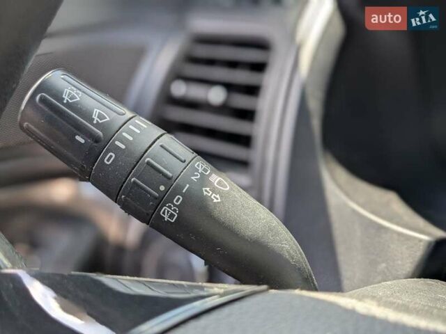 Білий Форд Експлорер, об'ємом двигуна 3.7 л та пробігом 280 тис. км за 16700 $, фото 32 на Automoto.ua